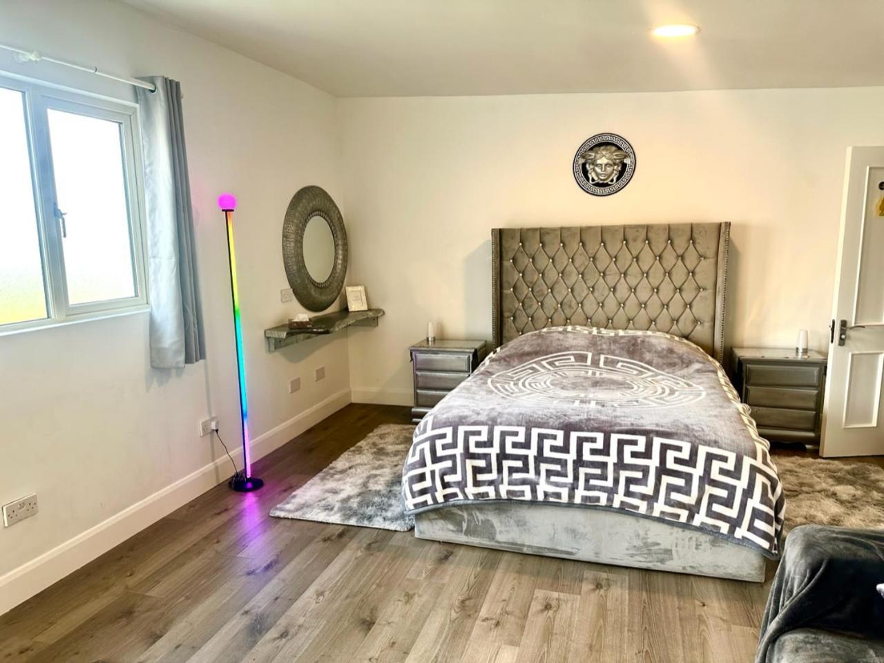 Kildare Luxury Suites Extérieur photo