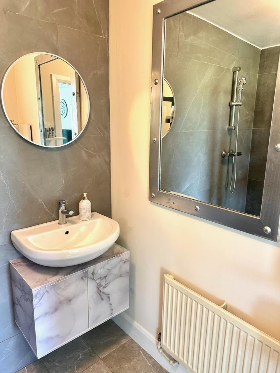 Kildare Luxury Suites Extérieur photo